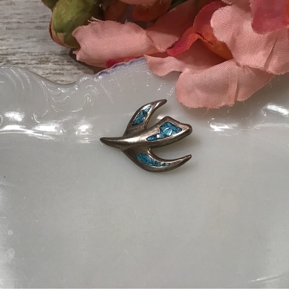 🎱[2/$36.00]🎱 Inlay Turquoise Dove Pendant - Picture 1 of 6